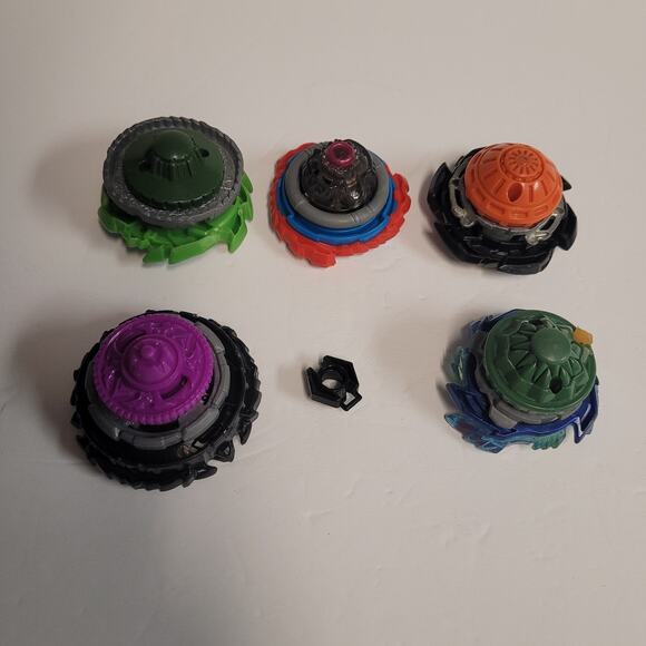 Beyblade Burst Lot Of 24 Takara Tomy Hasbro 2 Launcher Cords Plus 3 Launchers - Picture 3 of 11